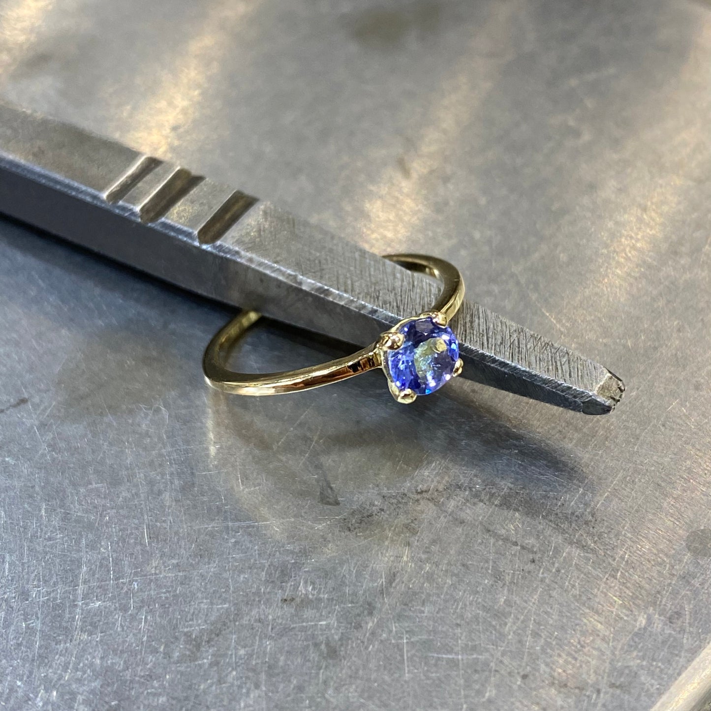 Bague Natori - Or Jaune 750 & Tanzanite Création Fremont