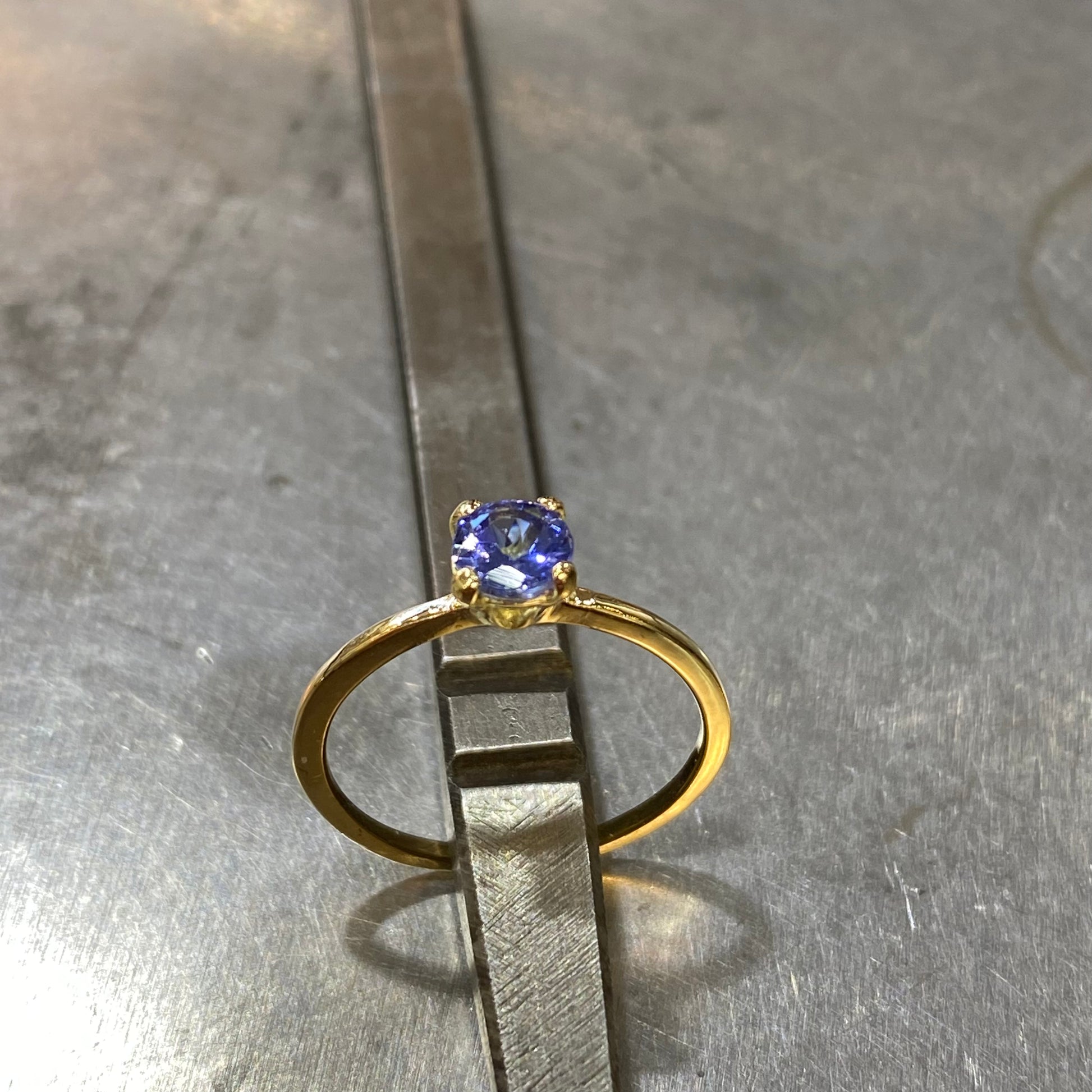 Bague Natori - Or Jaune 750 & Tanzanite Création Fremont