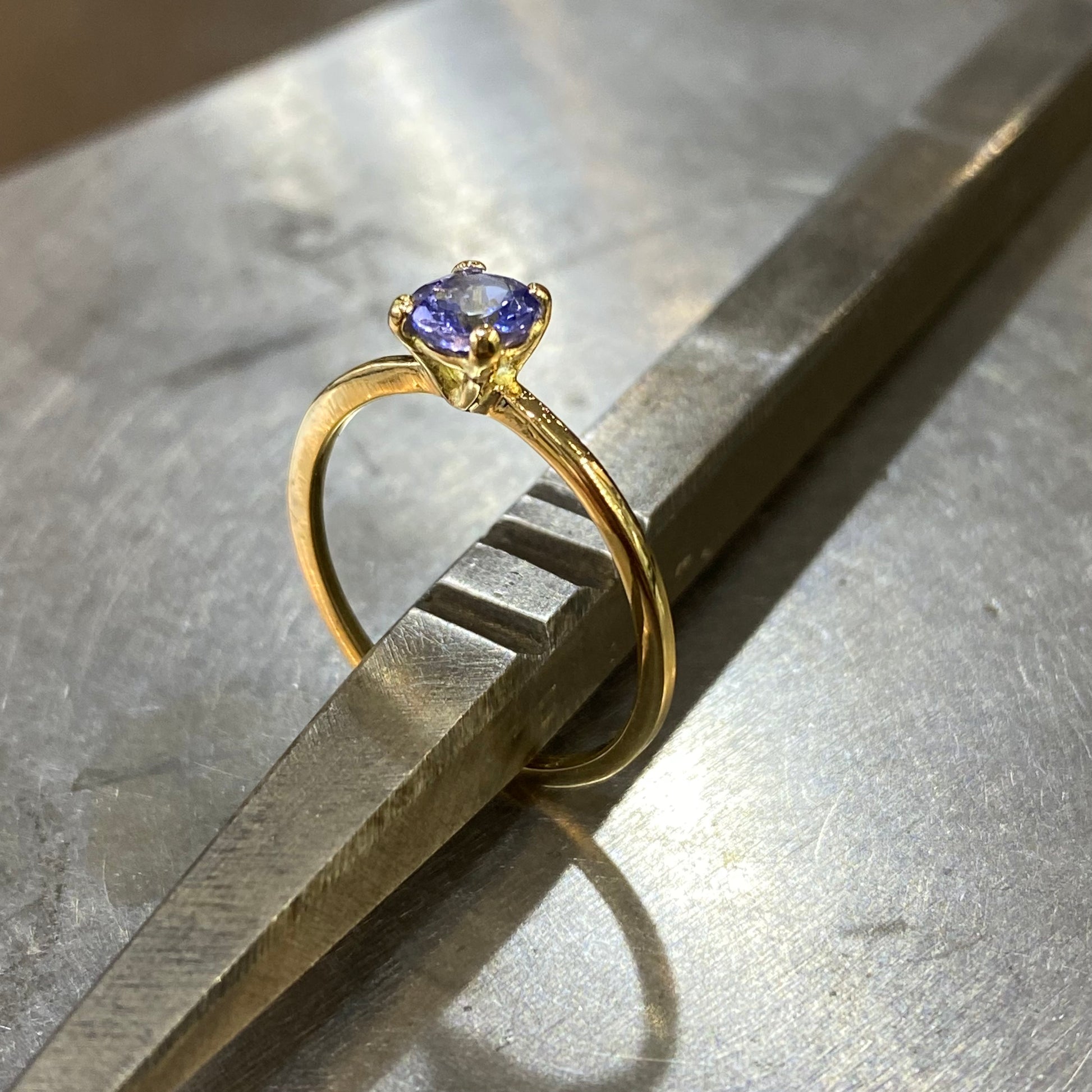 Bague Natori - Or Jaune 750 & Tanzanite Création Fremont