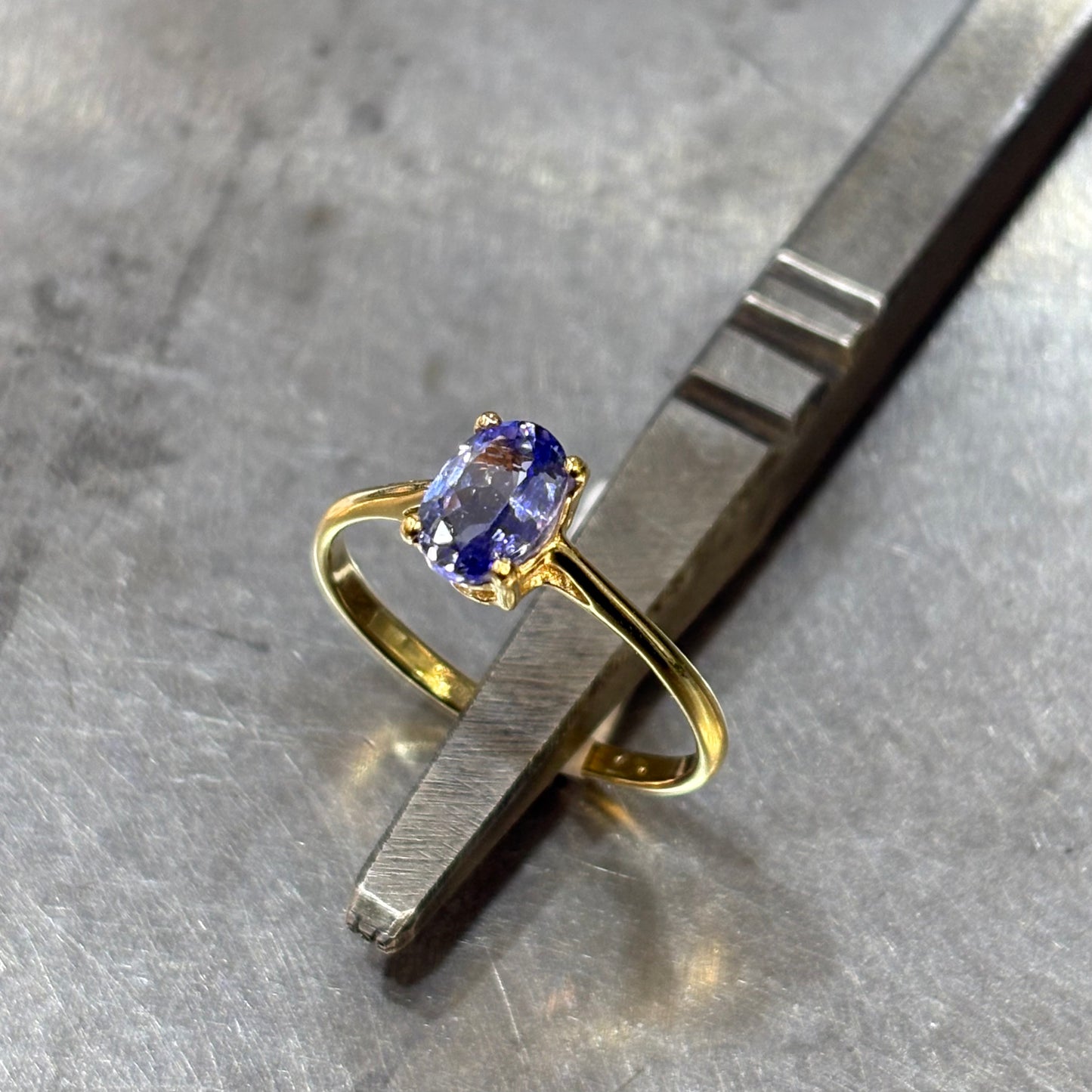 Bague Lapuna - Or Jaune 750 & Tanzanite