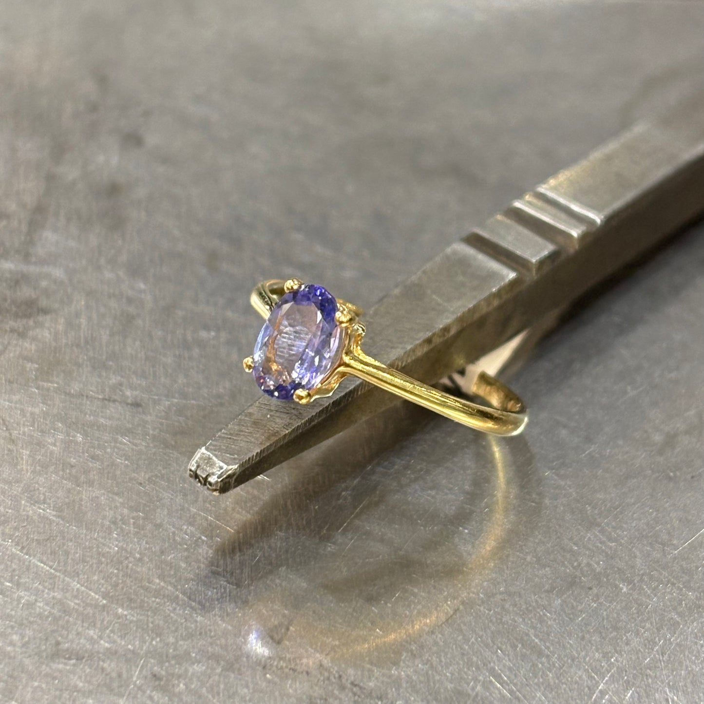 Bague Lapuna - Or Jaune 750 & Tanzanite