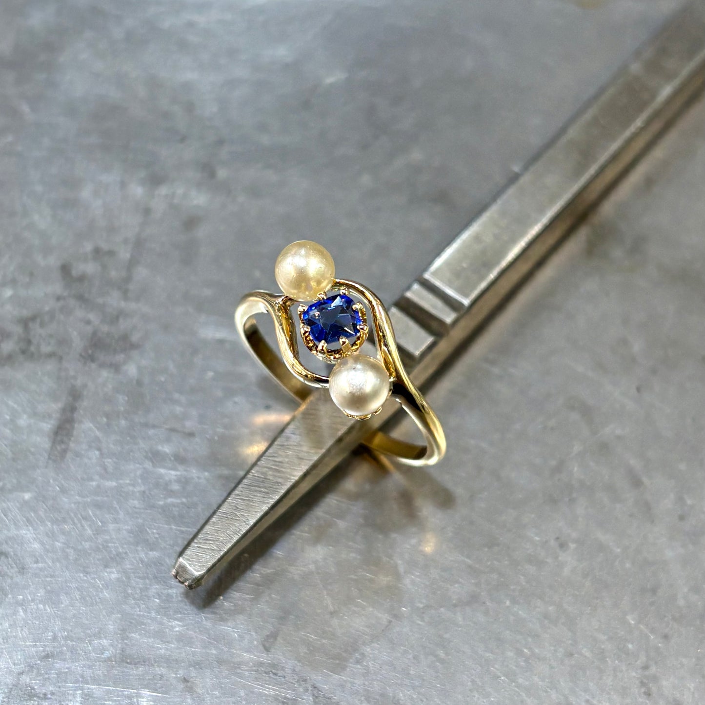 Bague Vintage - Or Jaune 750 Perles & Saphir