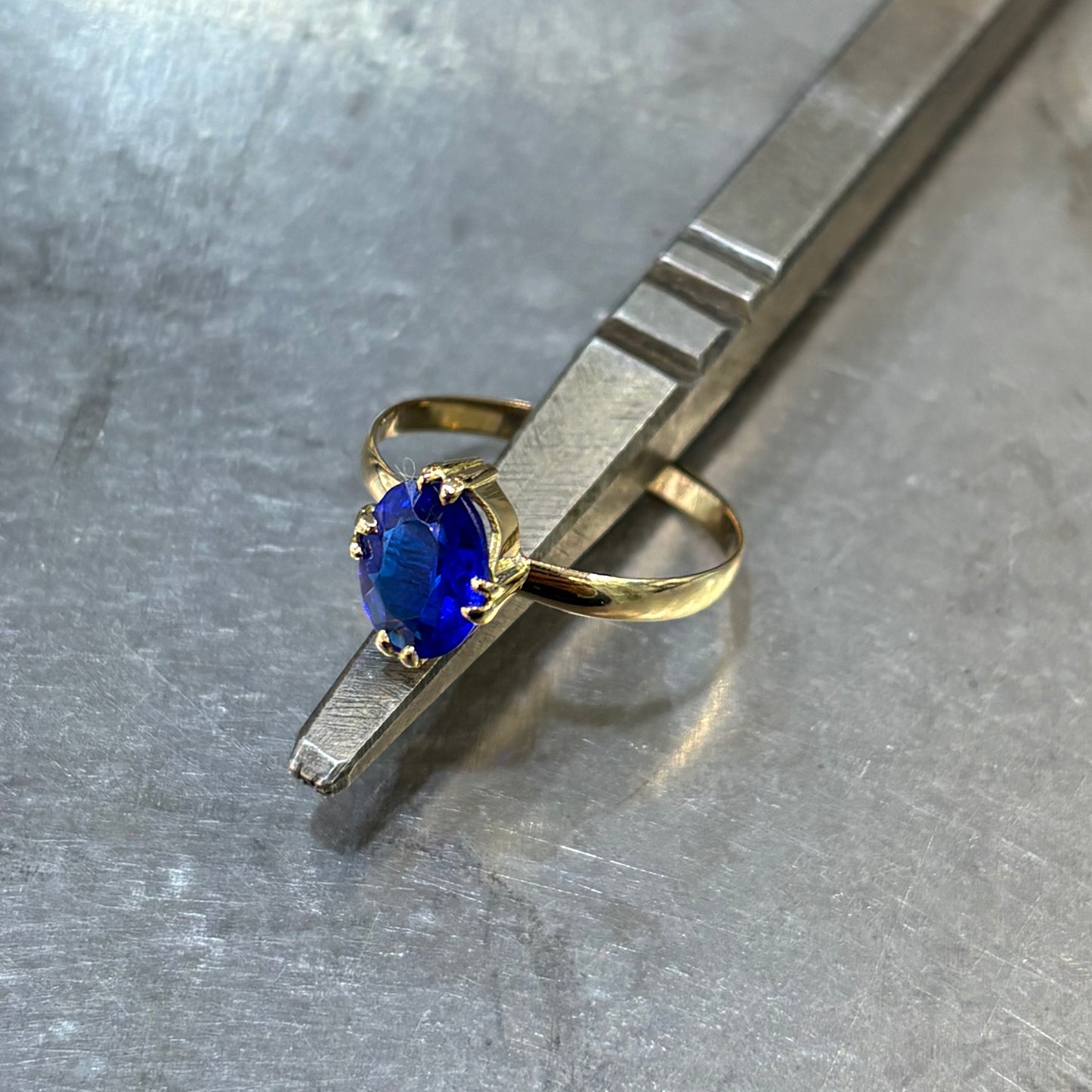 Bague Vintage - Or Jaune 750 & Saphir de Verneuil