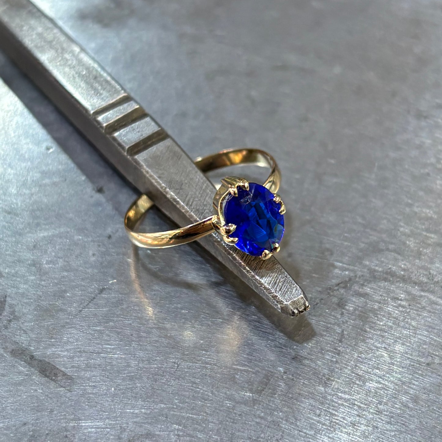 Bague Vintage - Or Jaune 750 & Saphir de Verneuil