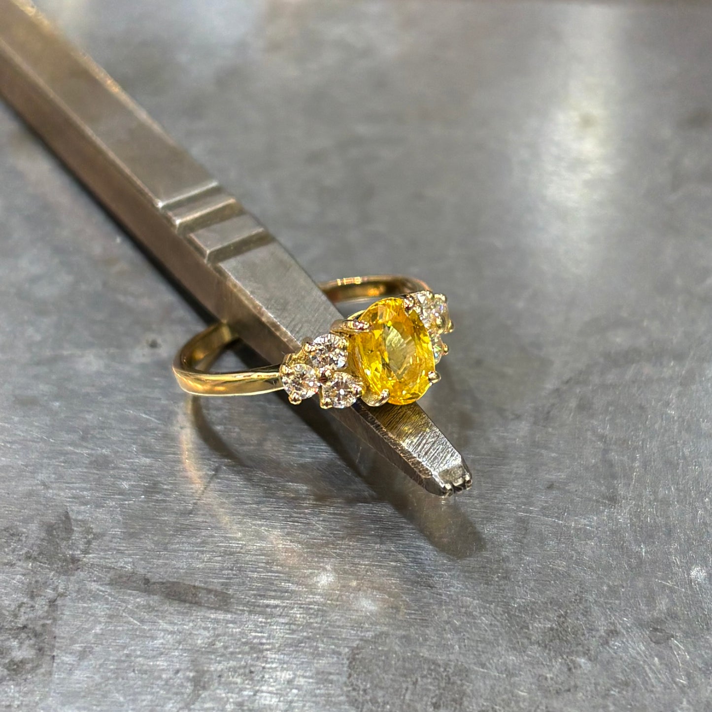Bague Nausicaä Médium - Or Jaune 750 Saphir Jaune & Diamants