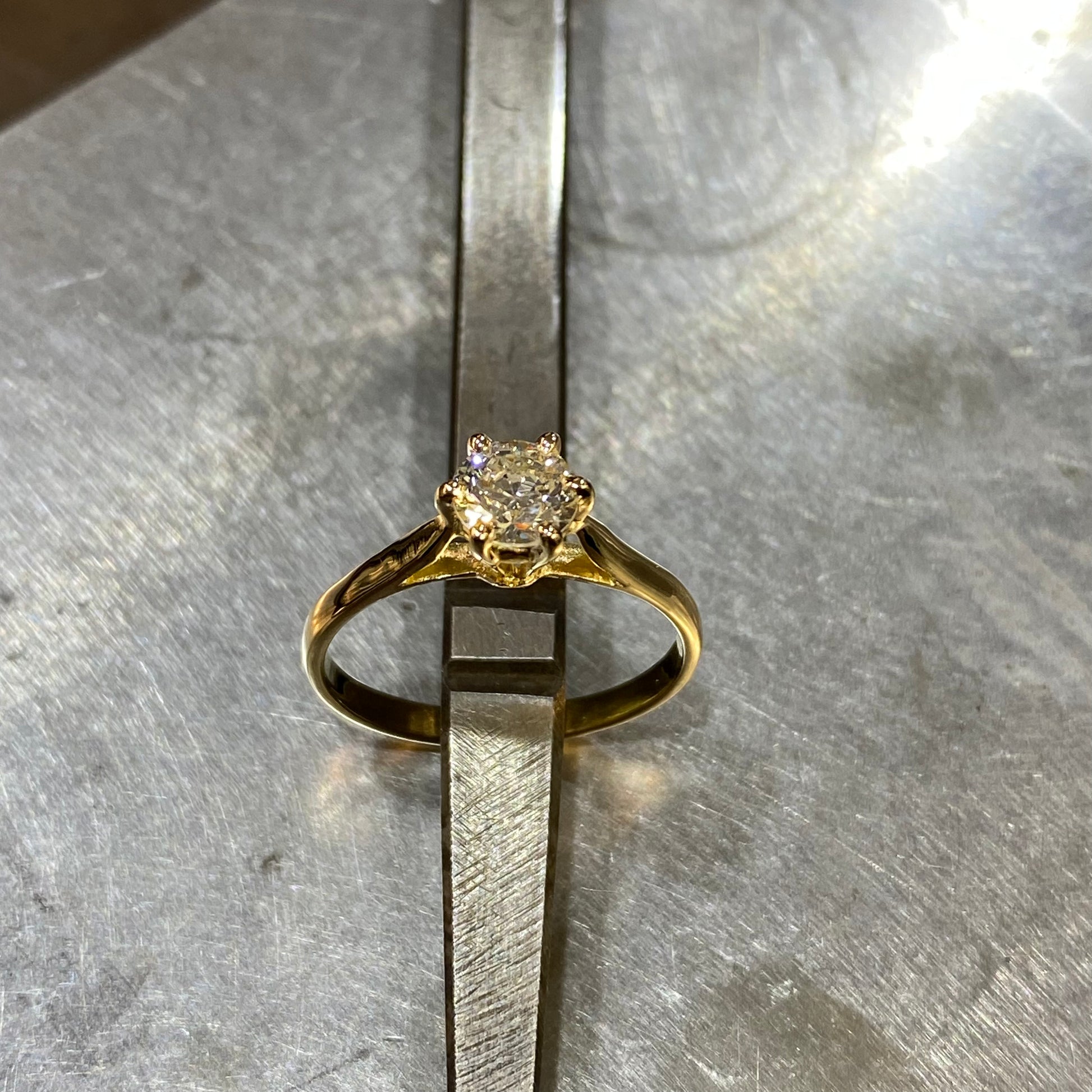 Cr ation Fremont Bague Solitaire Or Jaune 750 1000 Diamant