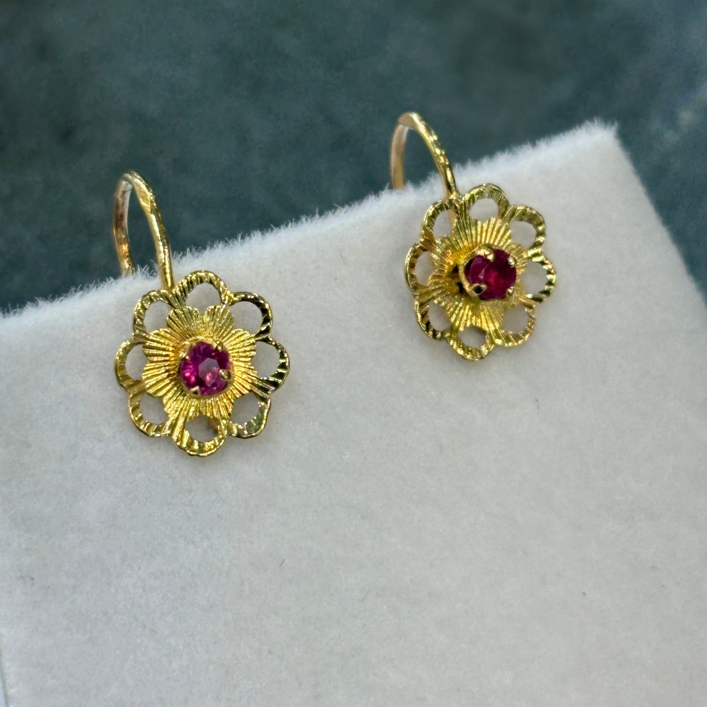 Boucles D'oreilles Floral - Or Jaune 750 & Rubis