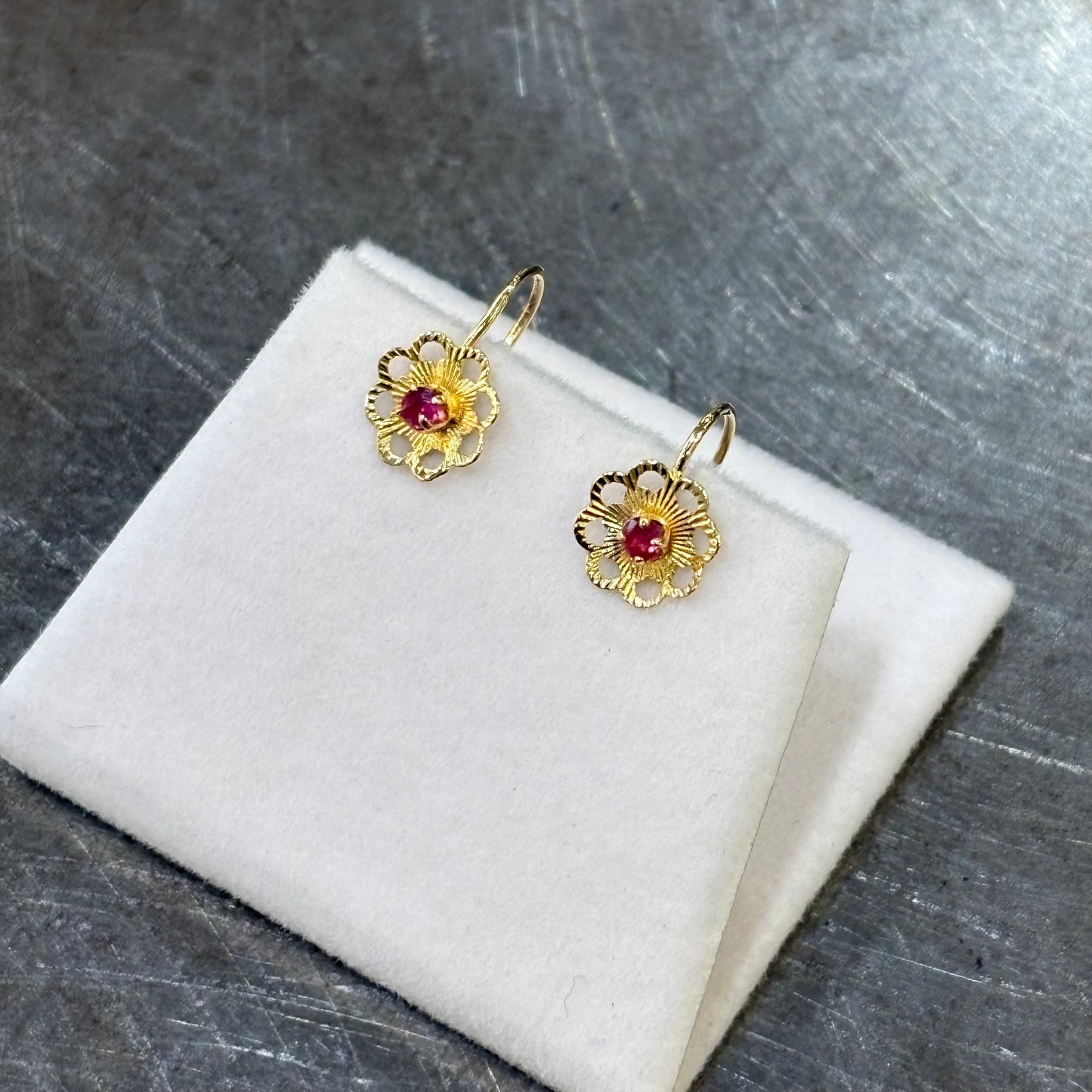 Boucles D'oreilles Floral - Or Jaune 750 & Rubis