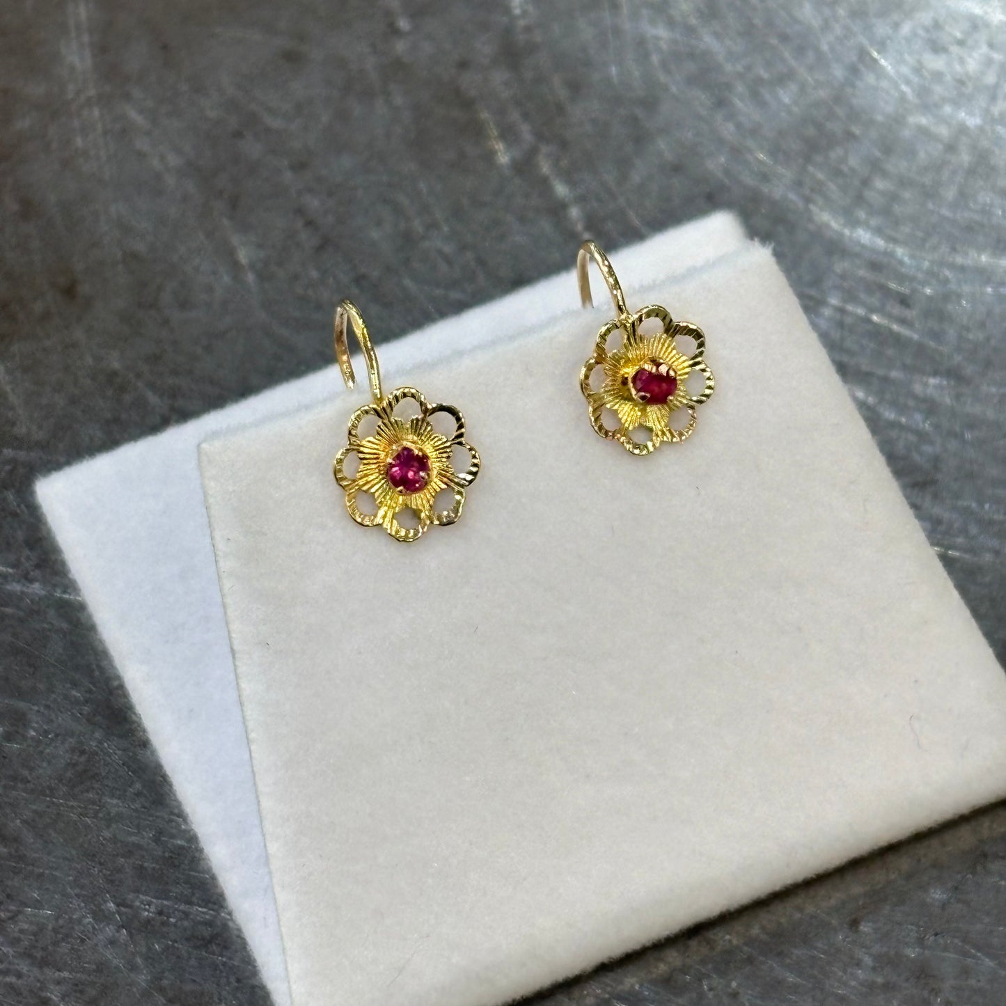 Boucles D'oreilles Floral - Or Jaune 750 & Rubis