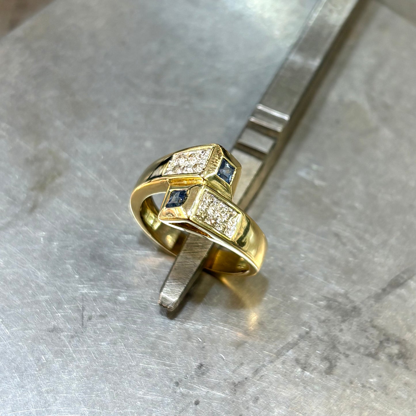 Bague Cubique - Or Jaune 750 Saphirs & Diamants