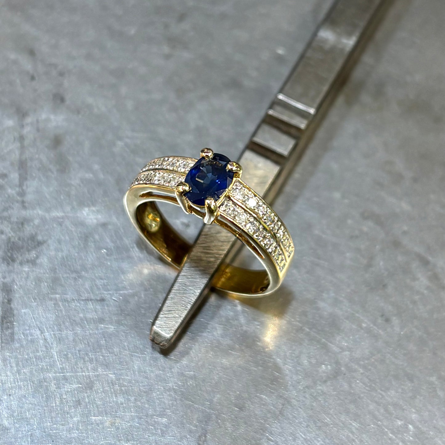 Bague Jonc - Or Jaune 750 Saphir & Diamants