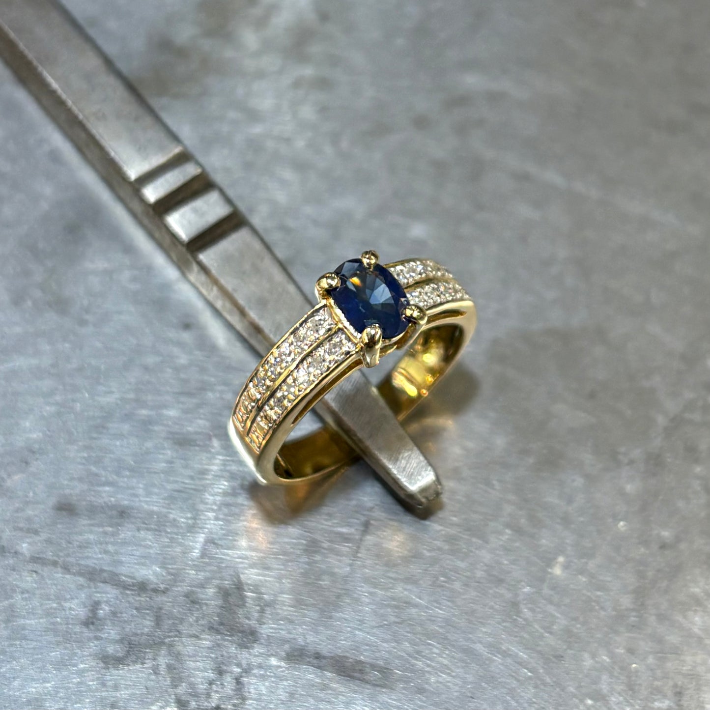 Bague Jonc - Or Jaune 750 Saphir & Diamants