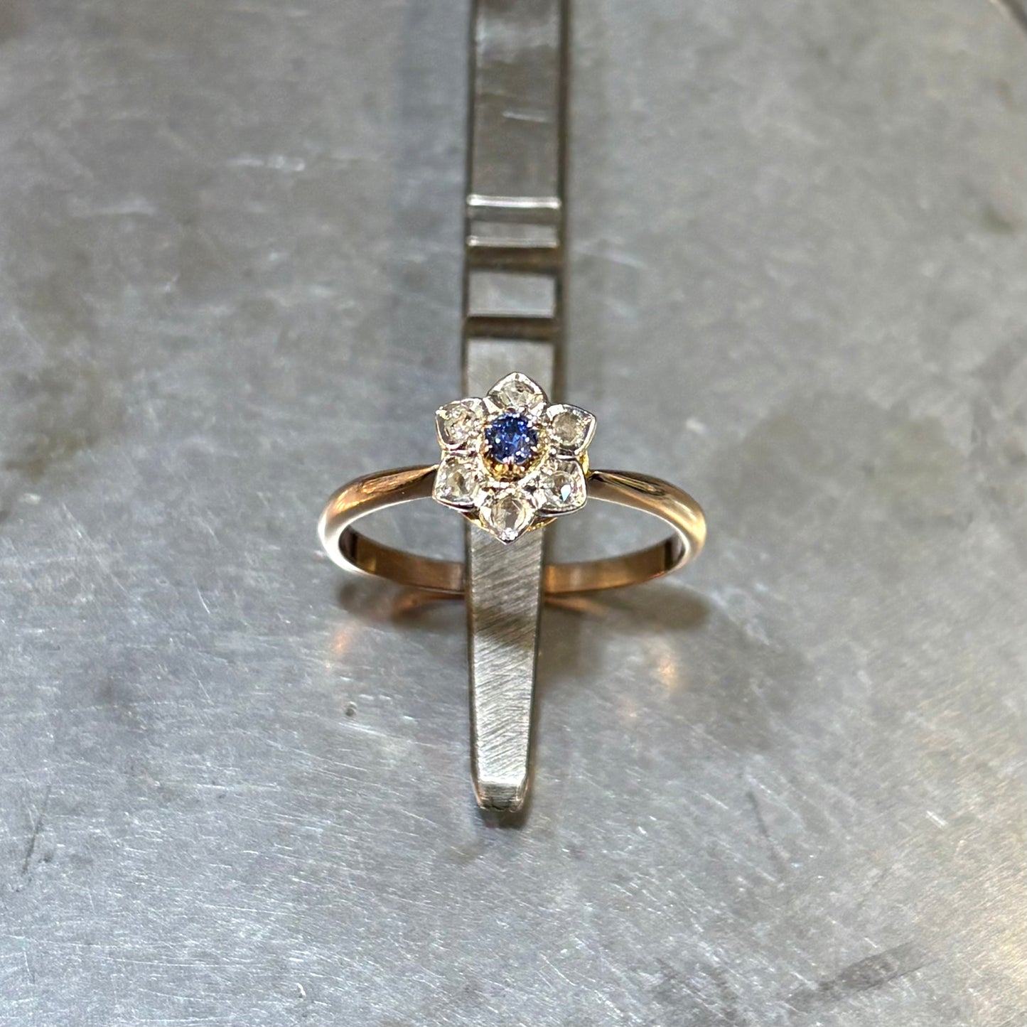 Bague Floral Vintage - Or Rose 750 Saphir & Diamants