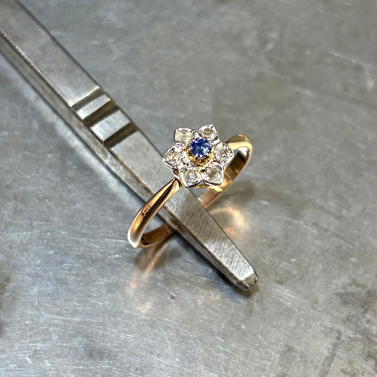 Bague Floral Vintage - Or Rose 750 Saphir & Diamants