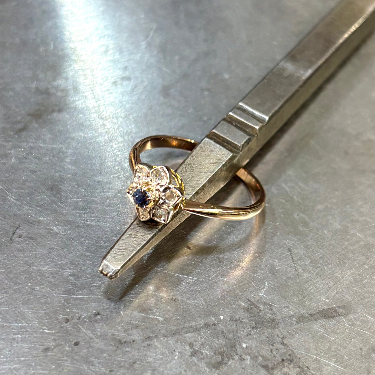 Bague Floral Vintage - Or Rose 750 Saphir & Diamants