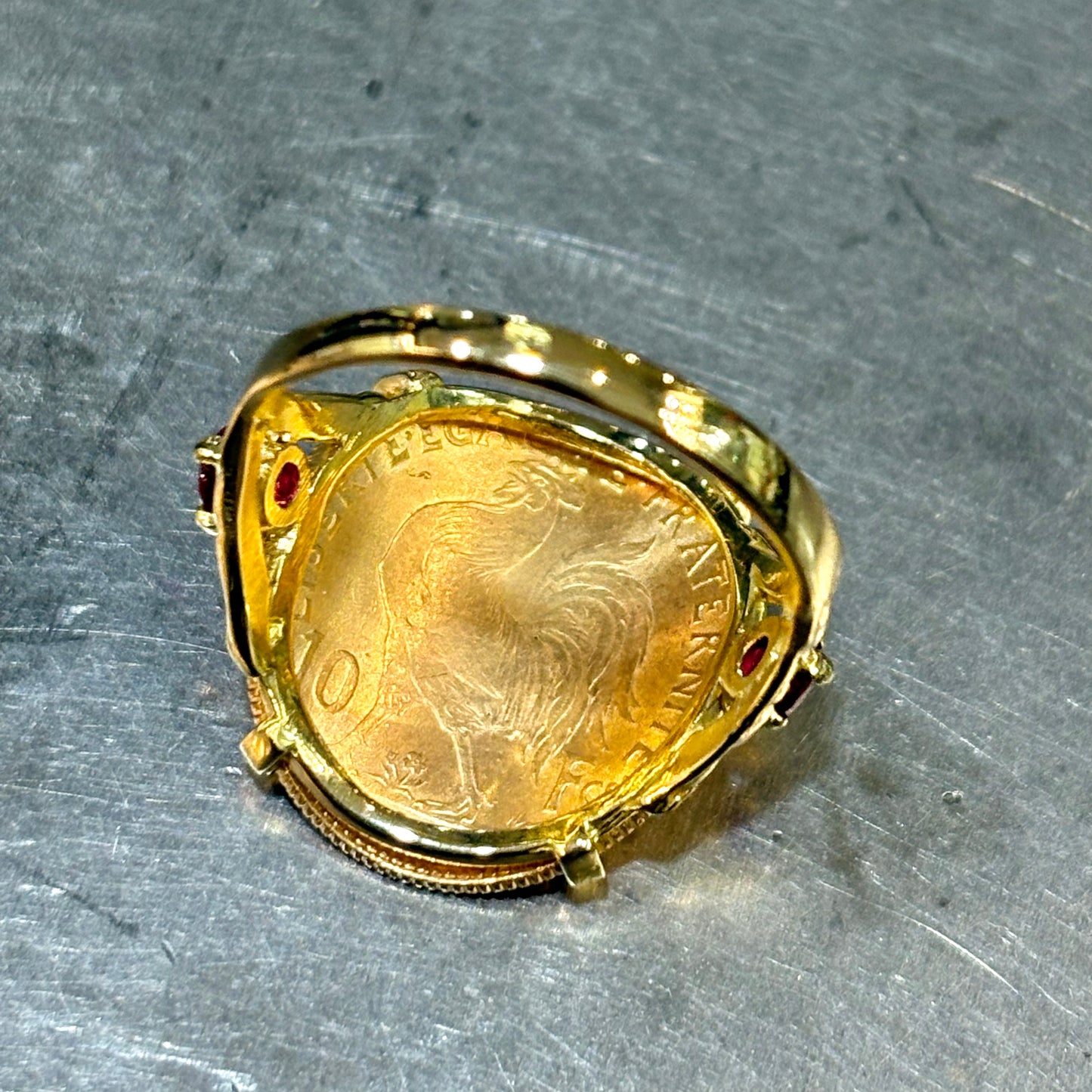 Bague Pièce - Or Jaune 750 & Pièce 10 Francs Marianne Coq & Rubis