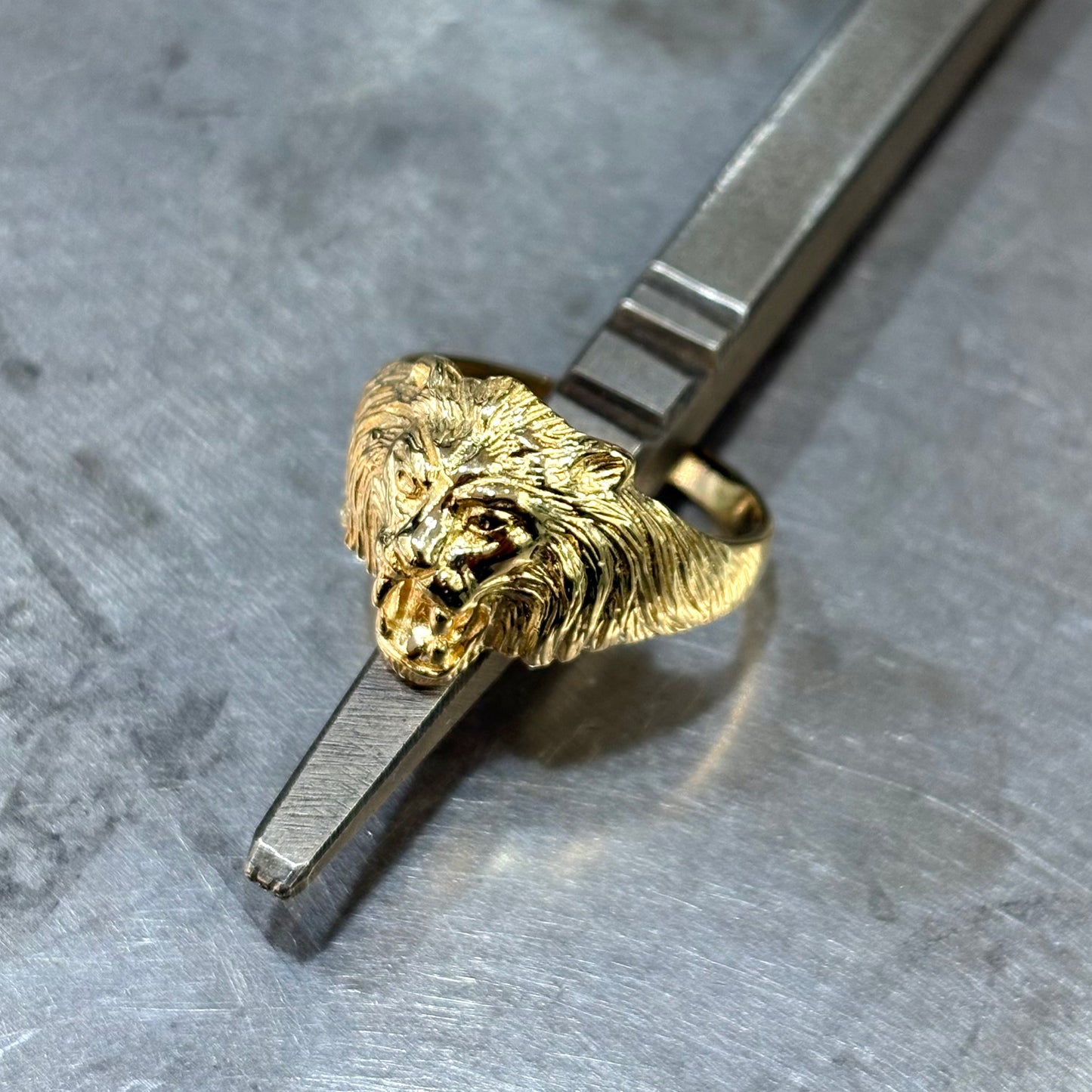 Bague Chevalière Lion - Or Jaune 750