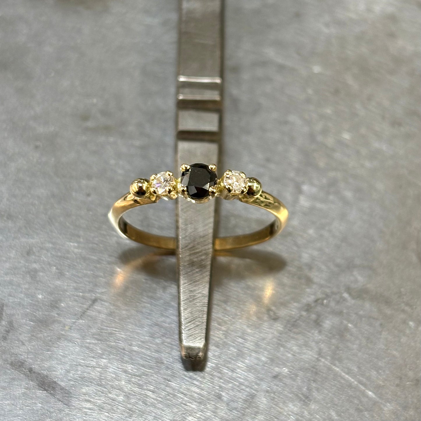 Bague Ponyo - Or Jaune 750 & Diamants Noir