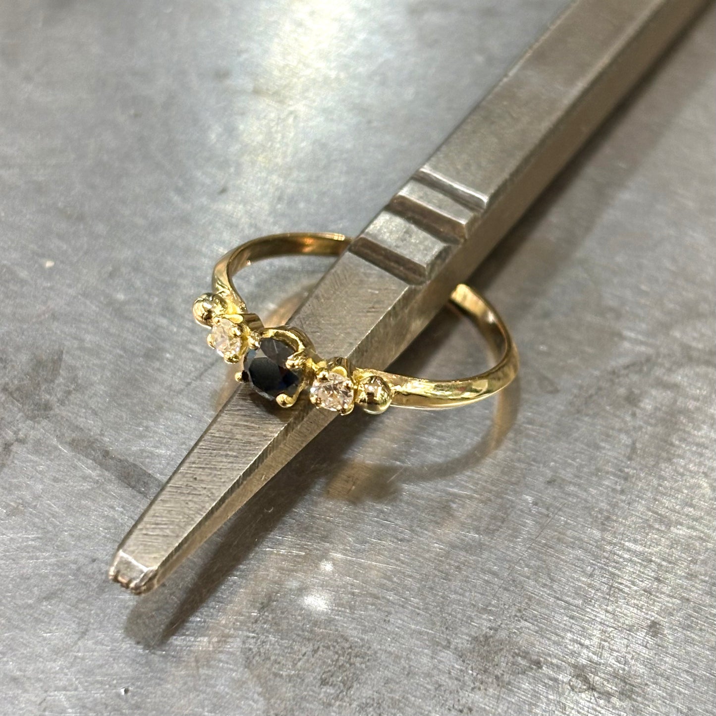 Bague Ponyo - Or Jaune 750 & Diamants Noir