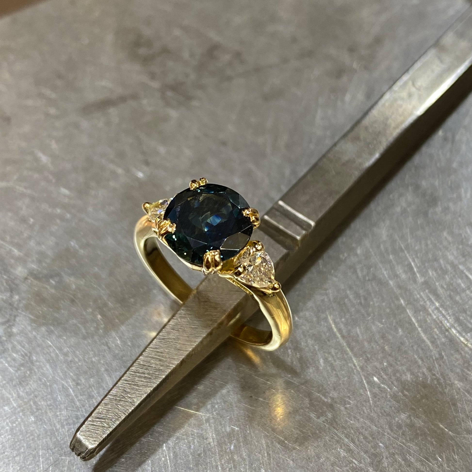 Bague Nausicaä - Or Jaune 750 Saphir & Diamants Création Fremont