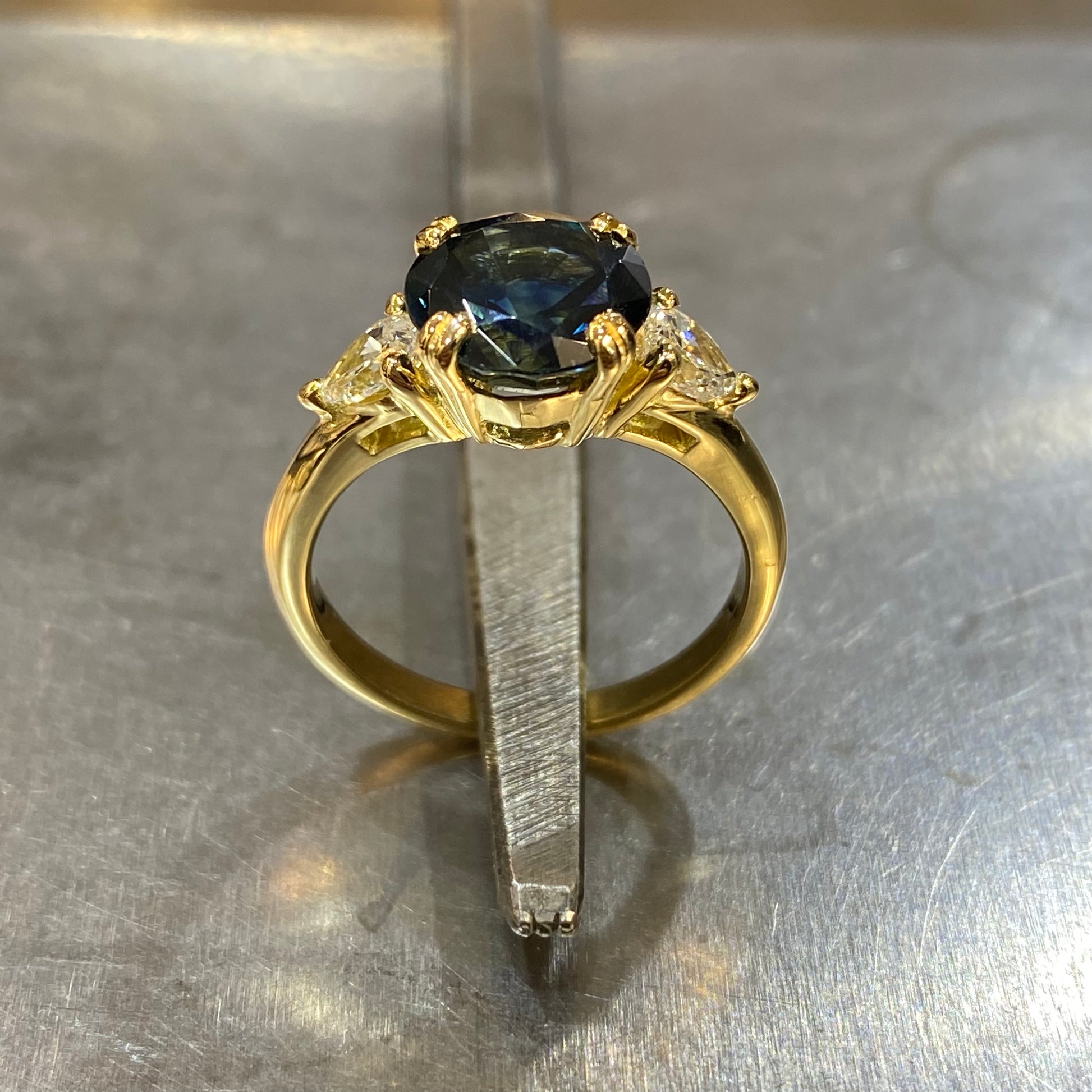 Bague Nausicaä - Or Jaune 750 Saphir & Diamants Création Fremont