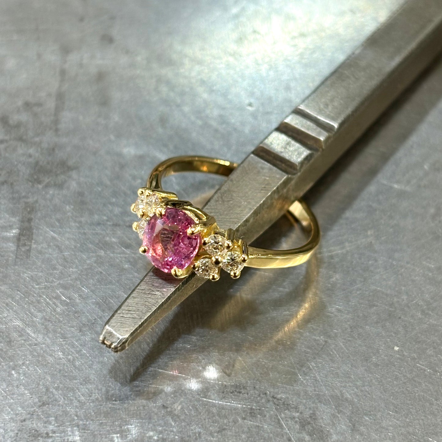 Bague Nausicaä Médium - Or Jaune 750 Saphir Rose & Diamants