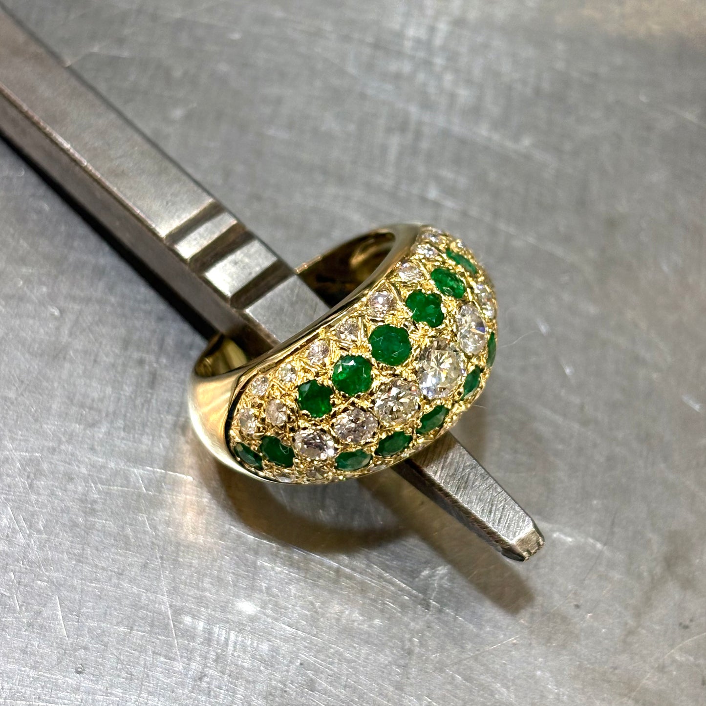 Bague Jonc Pavée - Or Jaune 750 Diamants & Émeraudes