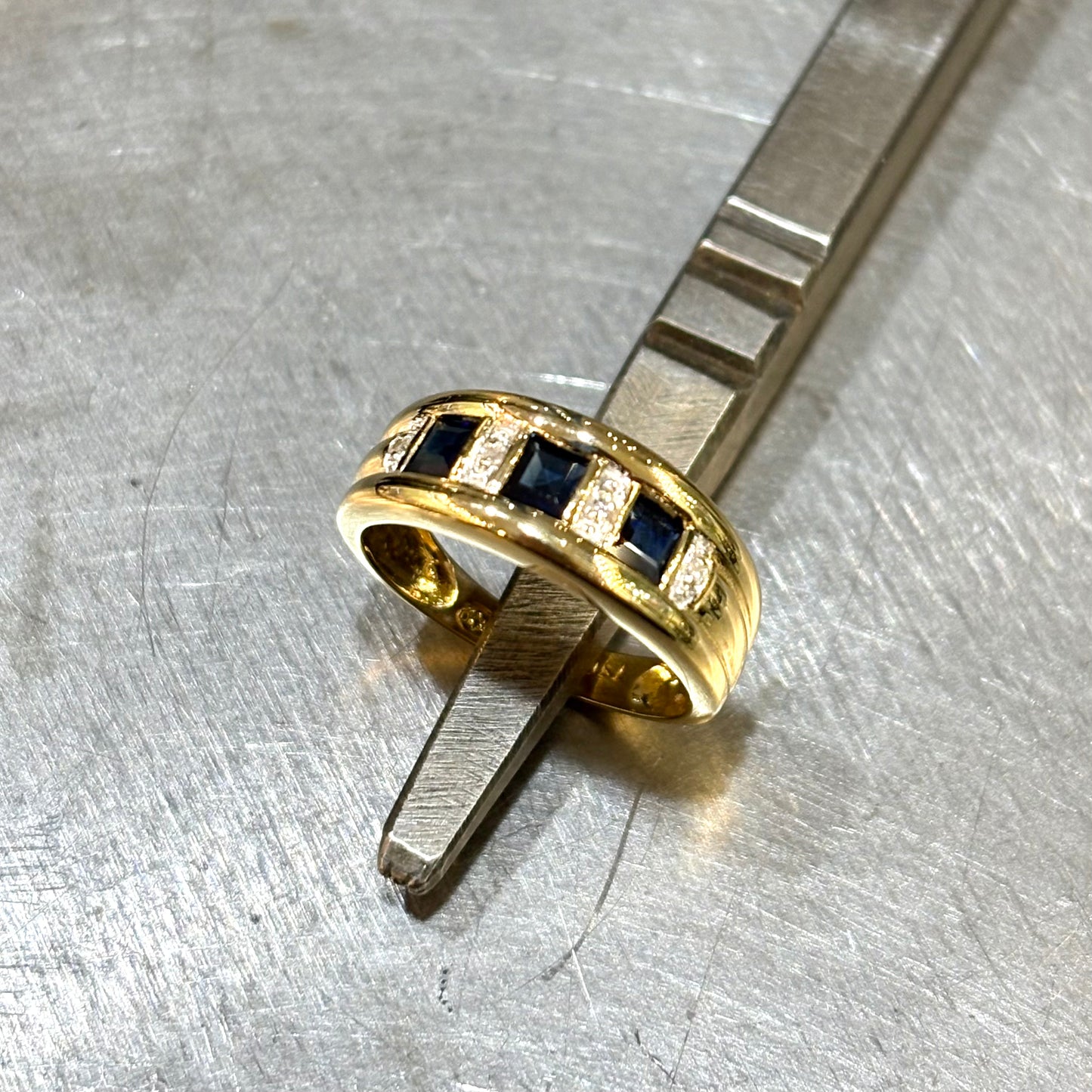 Bague Jonc - Or Jaune 750 Saphirs & Diamants