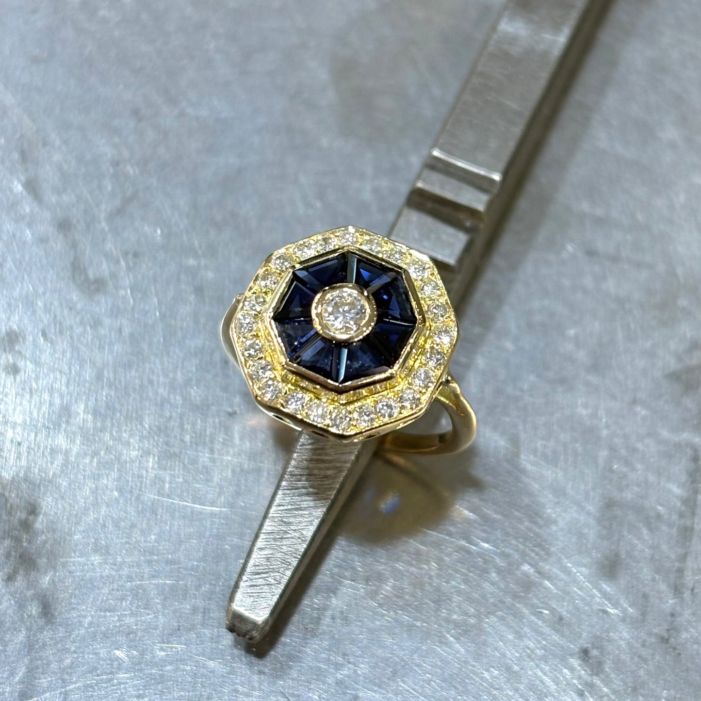 Bague Art Déco - Or Jaune 750 Saphirs & Diamants