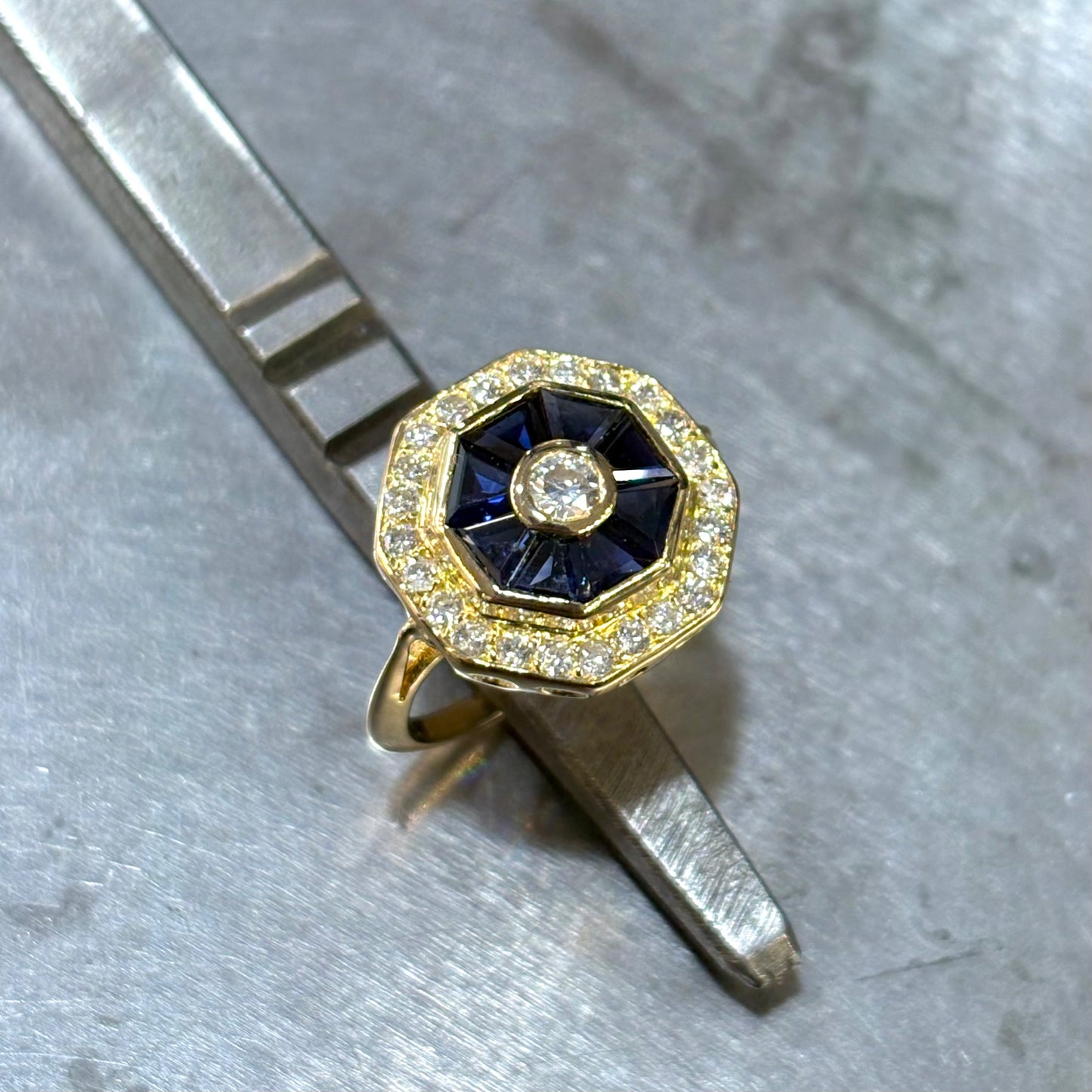 Bague Art Déco - Or Jaune 750 Saphirs & Diamants