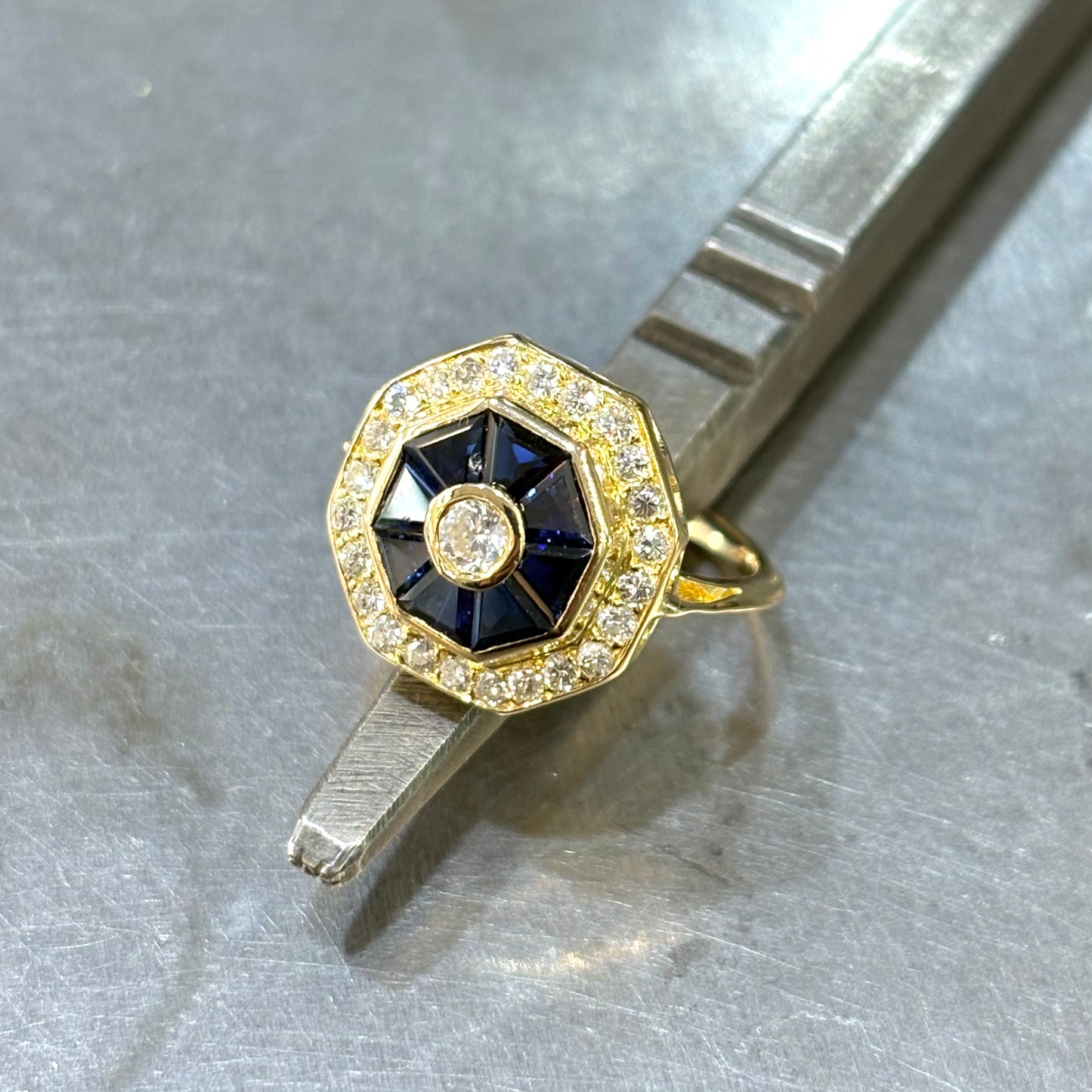 Bague Art Déco - Or Jaune 750 Saphirs & Diamants