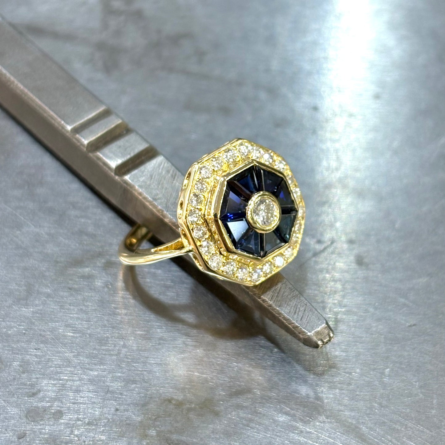 Bague Art Déco - Or Jaune 750 Saphirs & Diamants