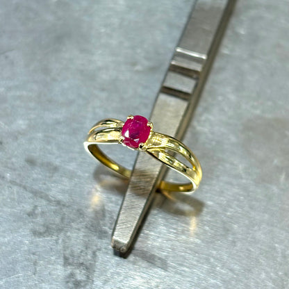 Bague Entrelacs - Or Jaune 750 & Rubis