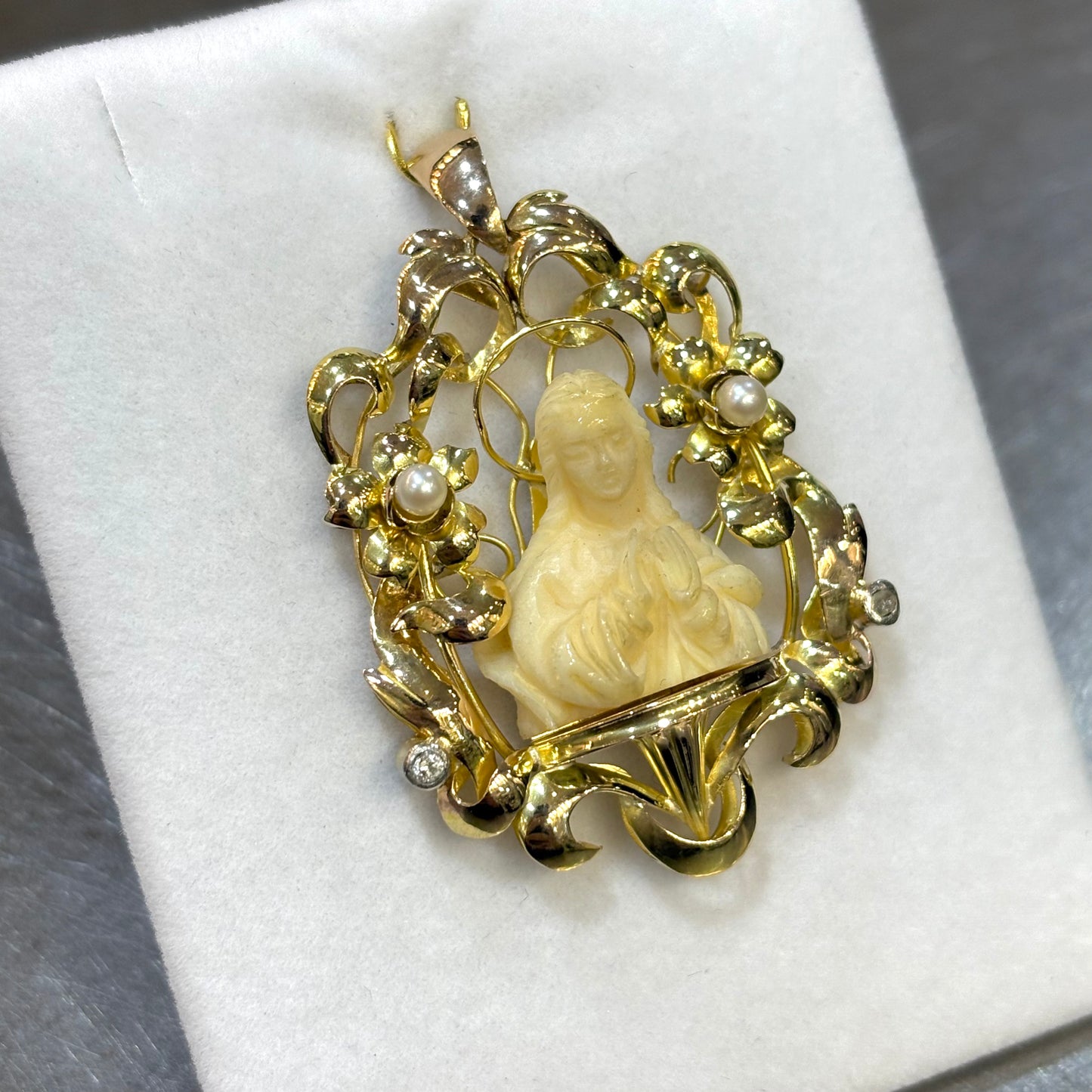 Pendentif Autel Vierge Marie - Or Jaune 750 Perles & Diamants