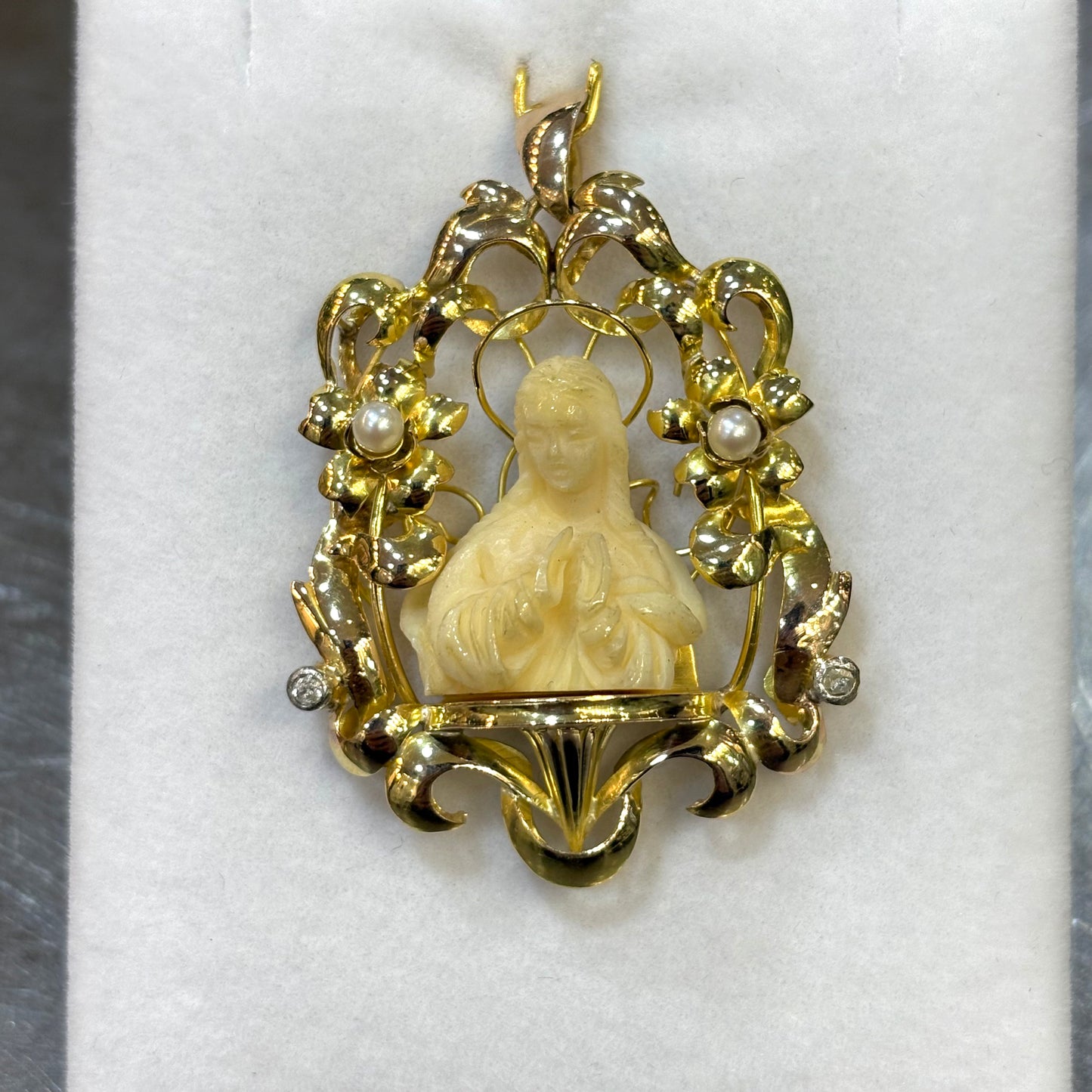 Pendentif Autel Vierge Marie - Or Jaune 750 Perles & Diamants