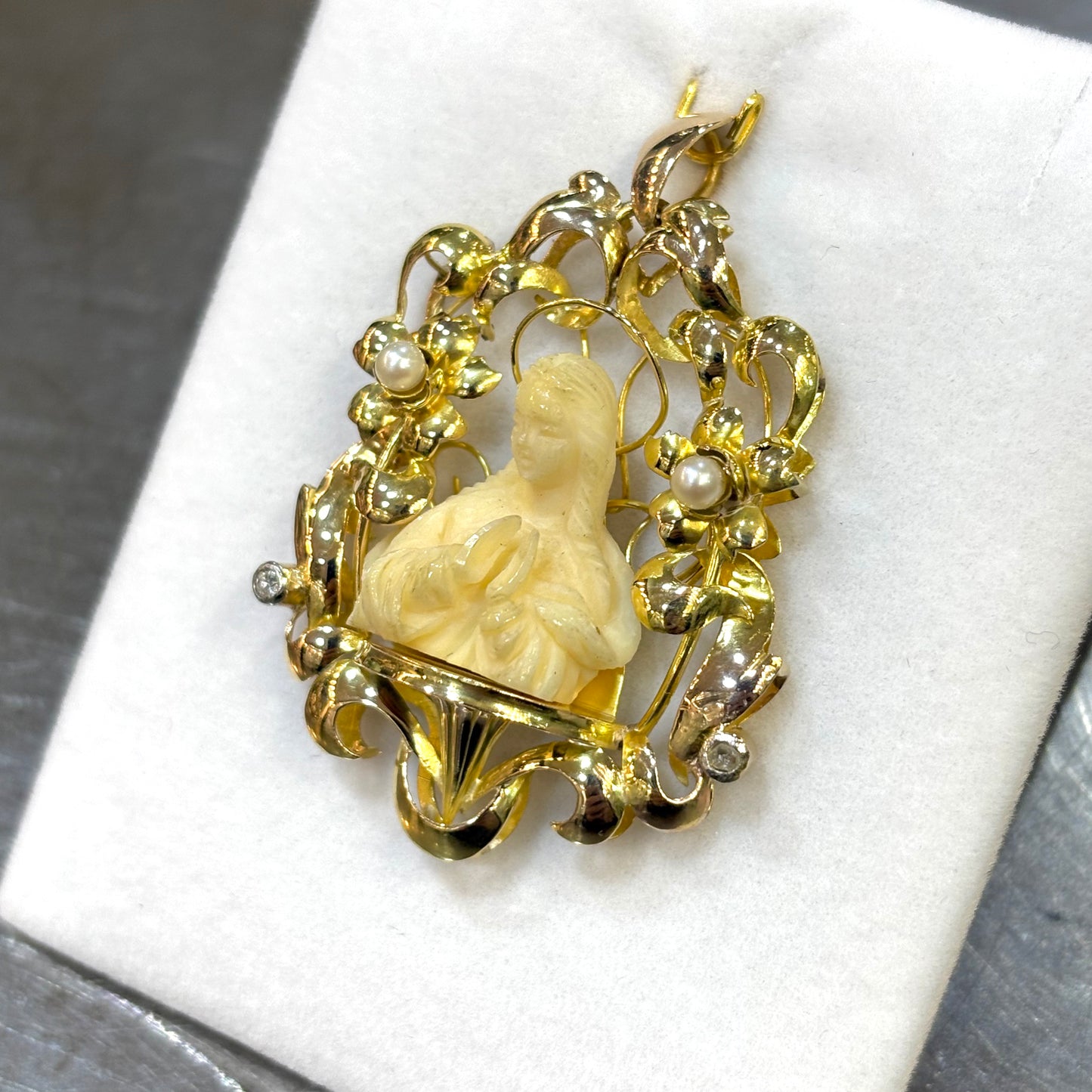 Pendentif Autel Vierge Marie - Or Jaune 750 Perles & Diamants