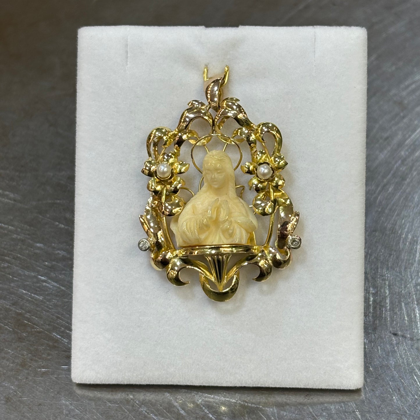 Pendentif Autel Vierge Marie - Or Jaune 750 Perles & Diamants