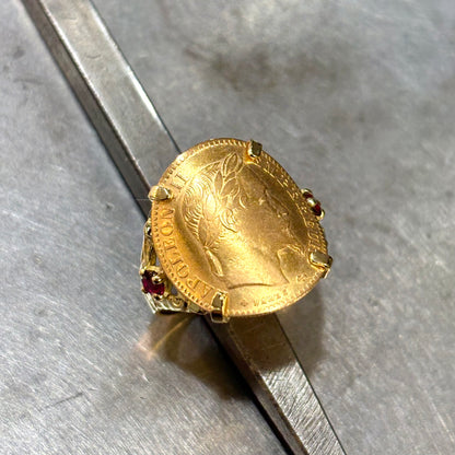 Bague Pièce - Or Jaune 750 & Pièce 10 Francs Napoléon & Rubis