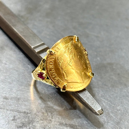 Bague Pièce - Or Jaune 750 & Pièce 10 Francs Napoléon & Rubis