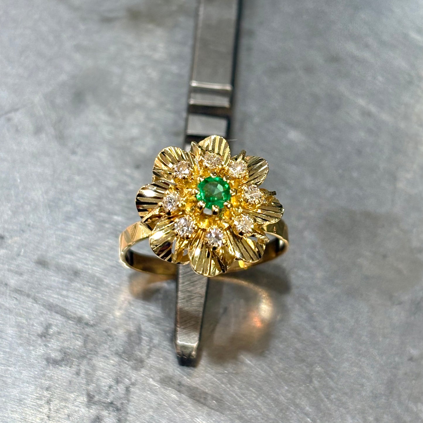 Bague Marguerite - Or Jaune 750 Émeraude & Diamants