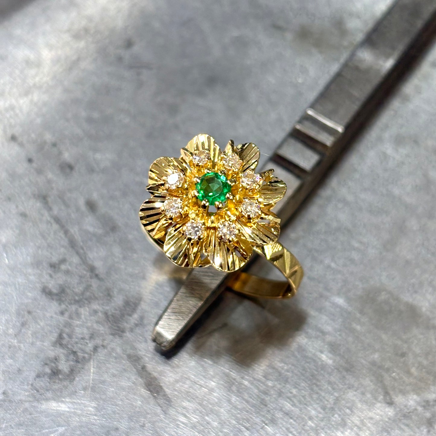 Bague Marguerite - Or Jaune 750 Émeraude & Diamants