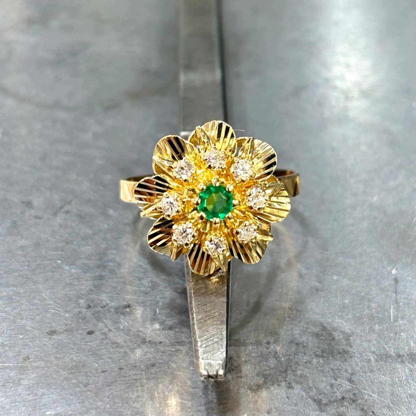 Bague Marguerite - Or Jaune 750 Émeraude & Diamants