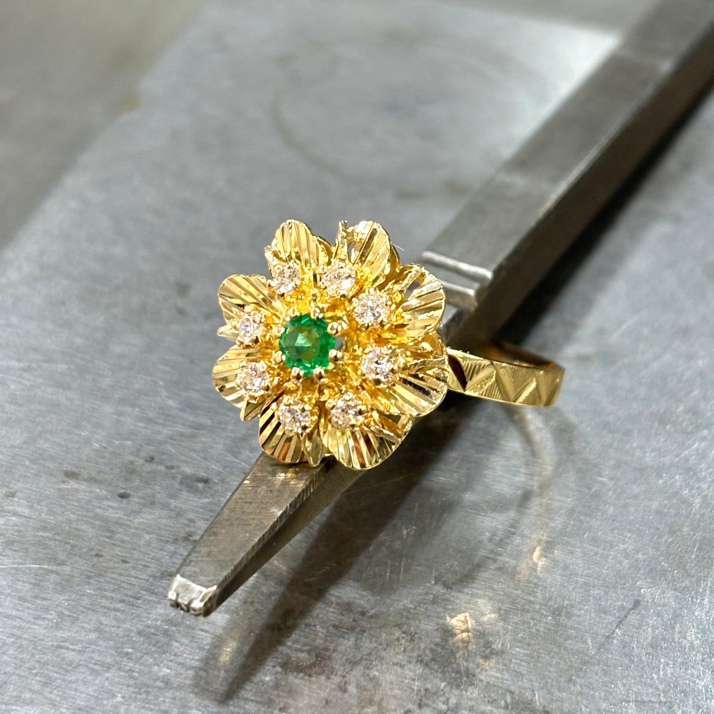 Bague Marguerite - Or Jaune 750 Émeraude & Diamants