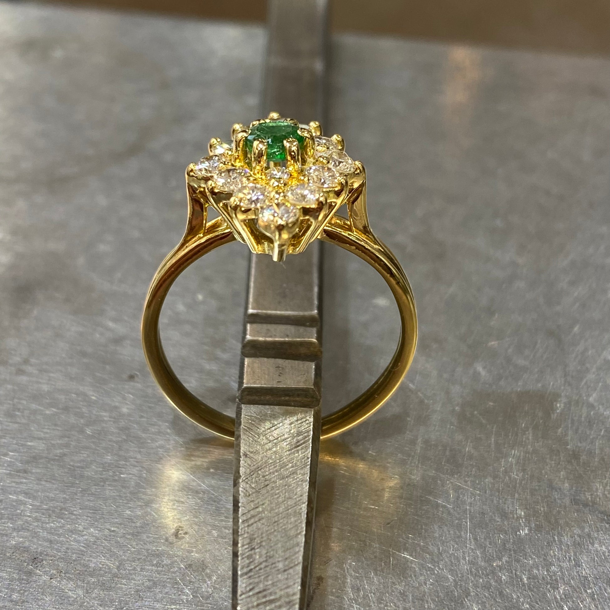 Bague Marguerite Or Jaune 750 Emeraude Diamants 46