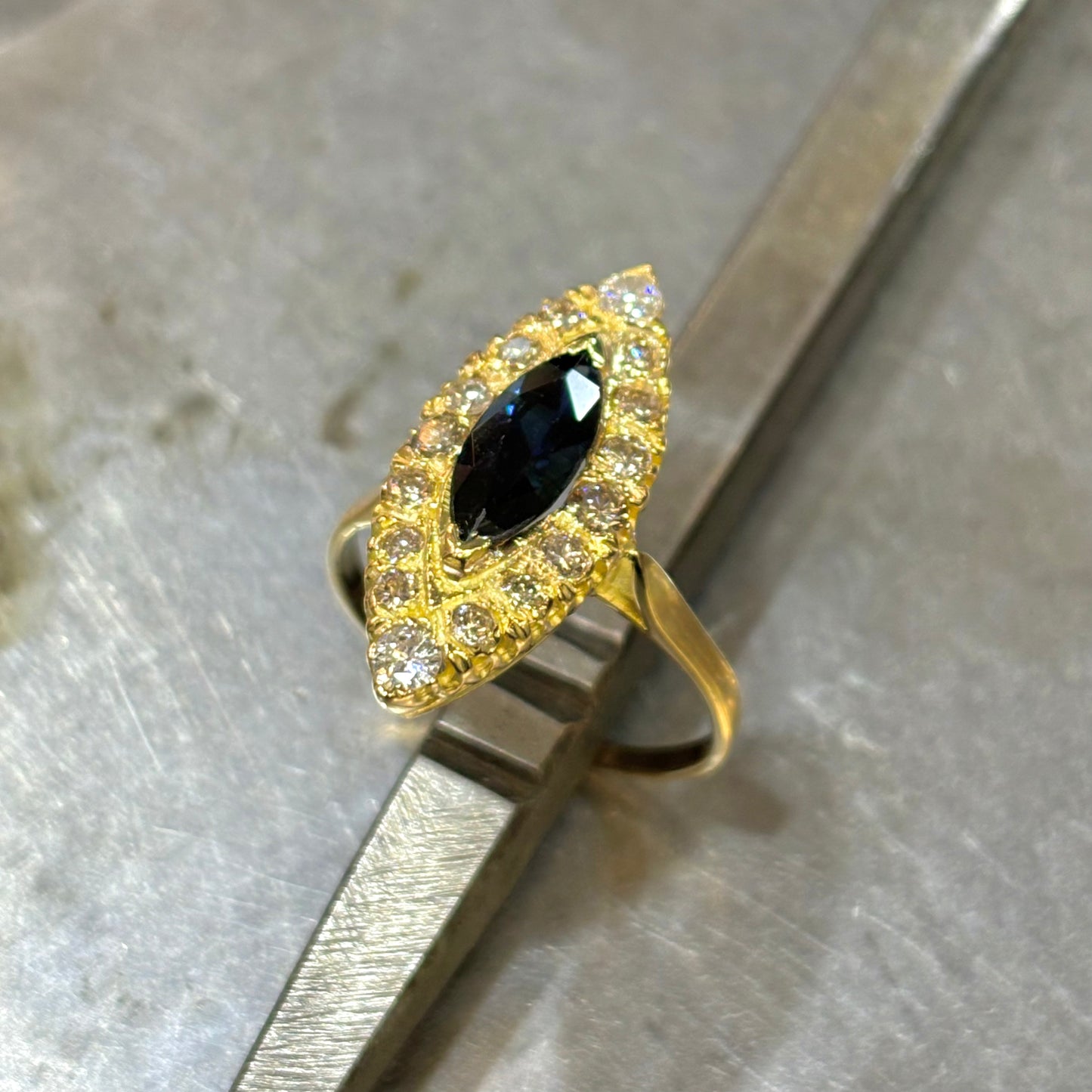 Bague Marquise Marguerite - Or Jaune 750 Saphir & Diamants