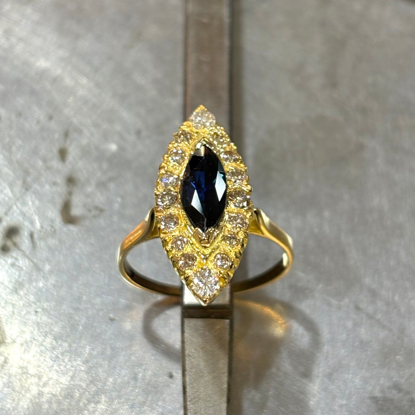 Bague Marquise Marguerite - Or Jaune 750 Saphir & Diamants