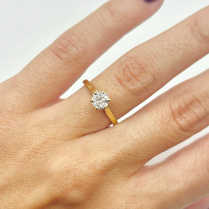 Solitaire Ring - 750 Yellow Gold &amp; Diamond