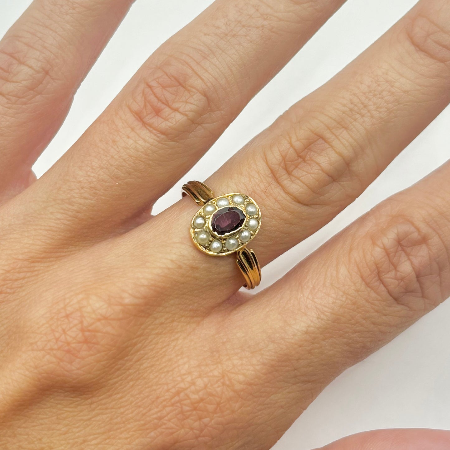 Art Deco Ring - 750 Yellow Gold Garnet &amp; Pearls