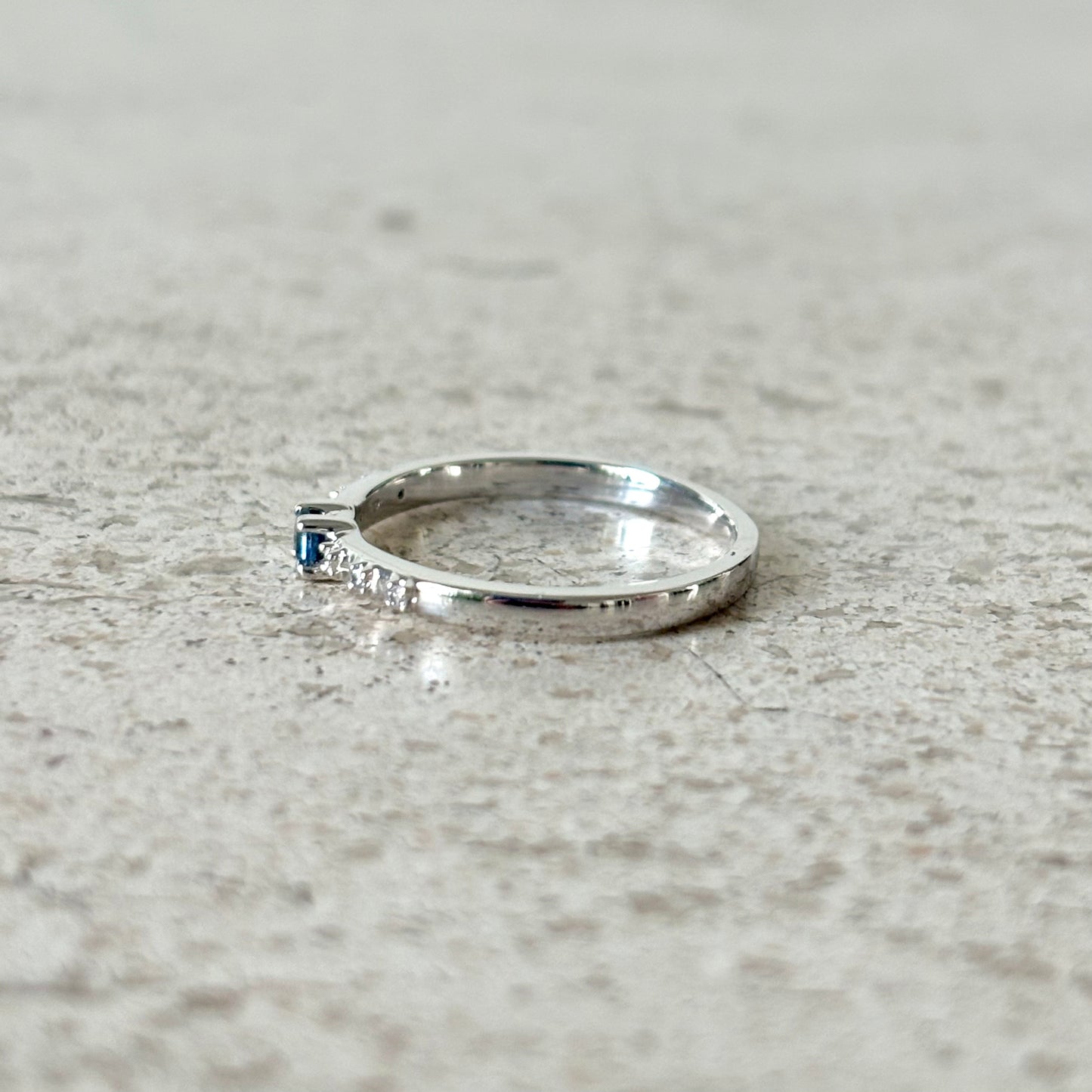 Bague Solitaire - Or Blanc 750 Saphir & Diamants