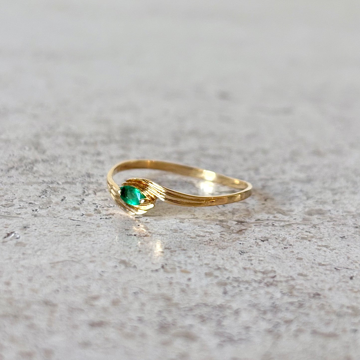 Bague Tourbillon - Or Jaune 750 & Émeraude